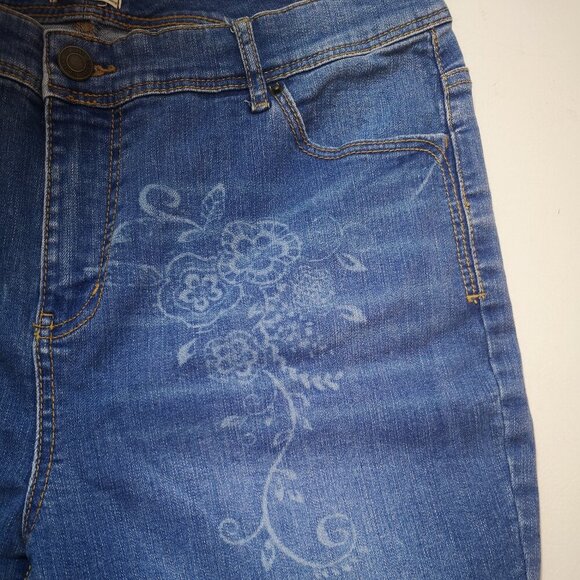 D/C Jeans Ladies Size 16 Straight Medium Wash Blue Jeans - Picture 7 of 13